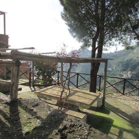 Гостевой дом Rifugio Dei Tre Pini Кастельмола Экстерьер фото