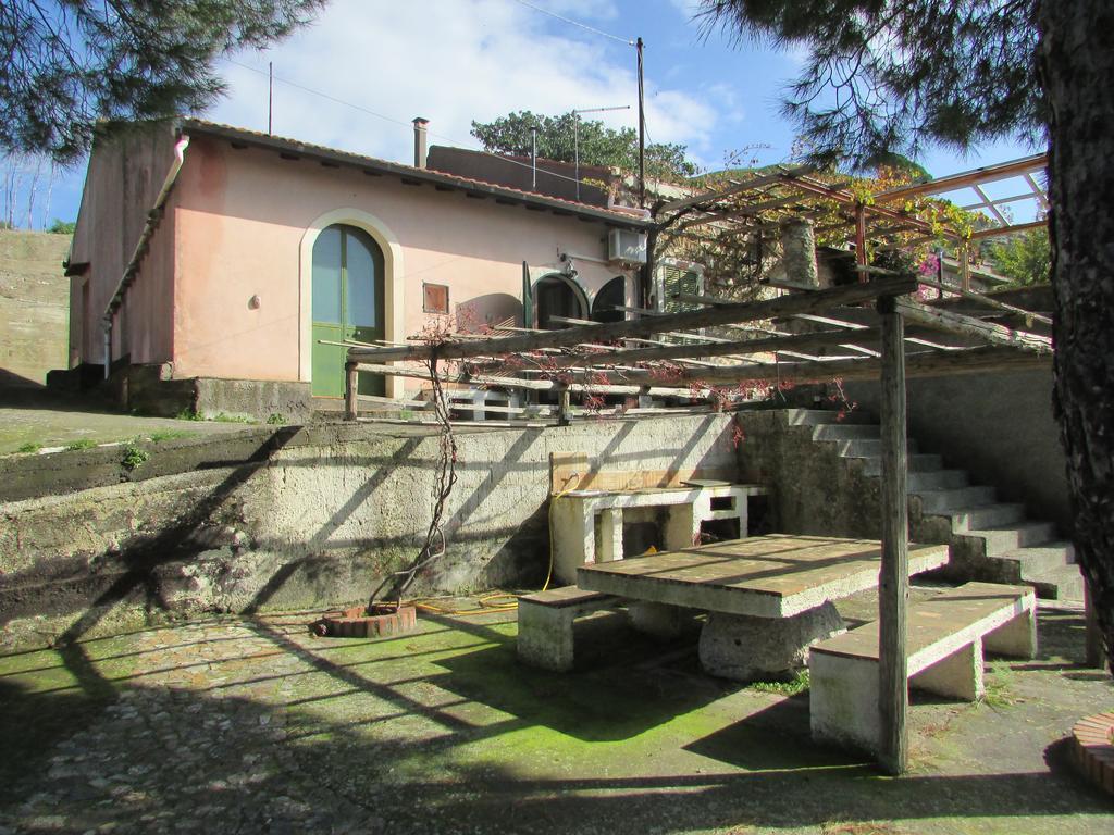 Гостевой дом Rifugio Dei Tre Pini Кастельмола Экстерьер фото